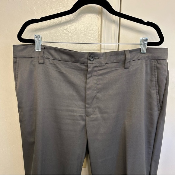 Amazon Essentials Men’s Slim Fit Flat Front Dress Pants Gray Size 38x32 - Picture 4 of 10